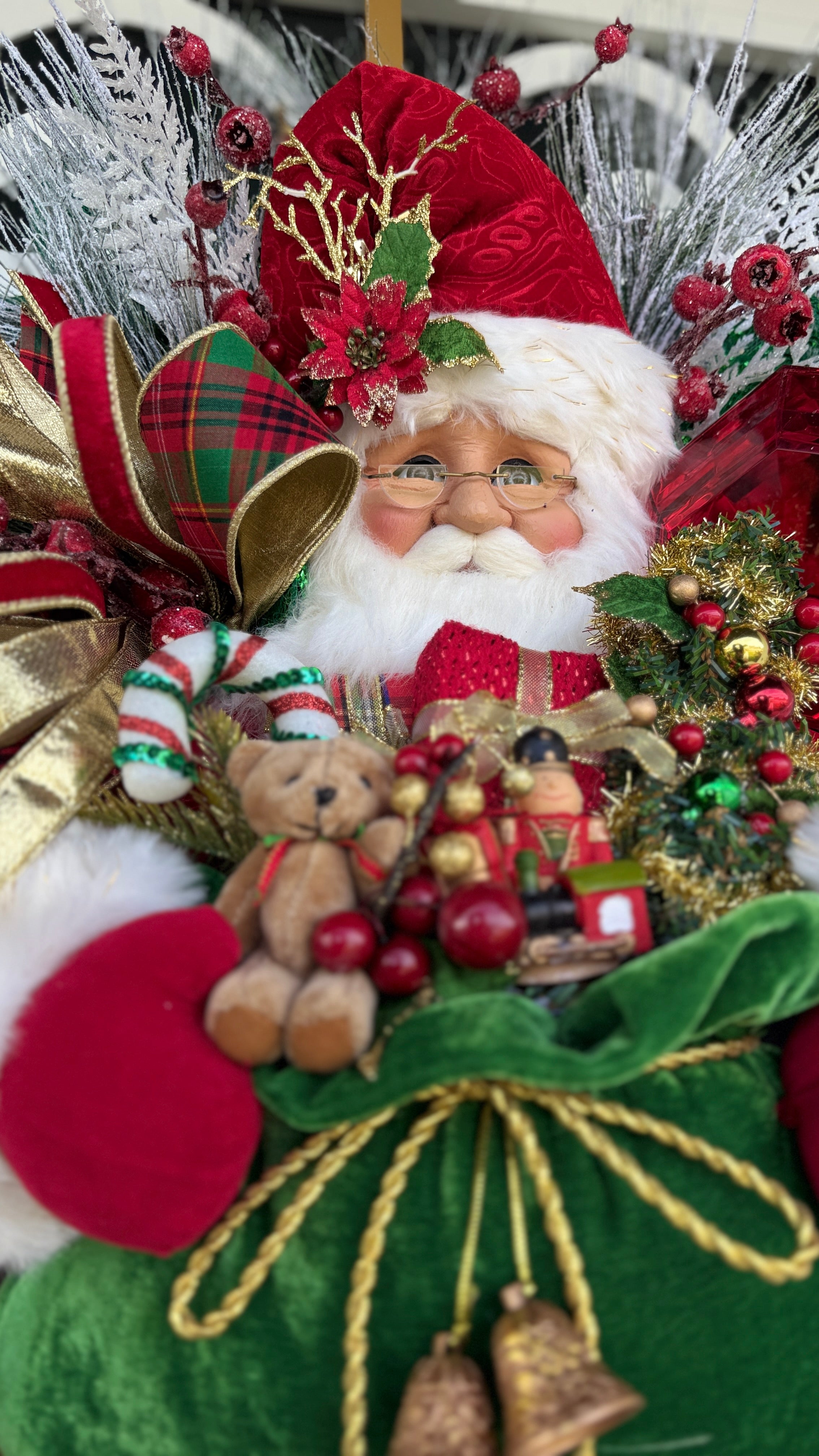 Santa Christmas Wreath, Old Fashioned Santa Door Decor, Large Christmas Wreath, Vintage Style Holiday Decor, Santa Claus Decoration